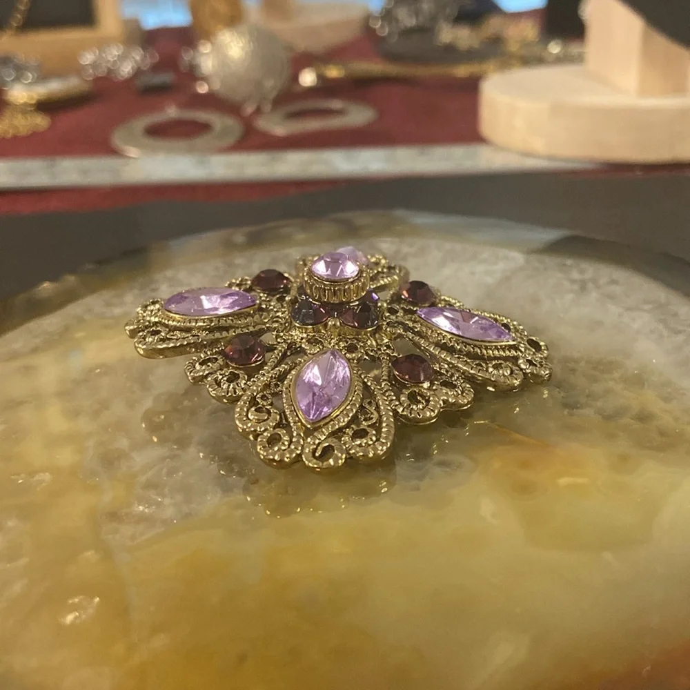 Xxsoldxx Silver tone Filigree brooch with faux purple & burgundy rhinestone - Picture 5 of 9